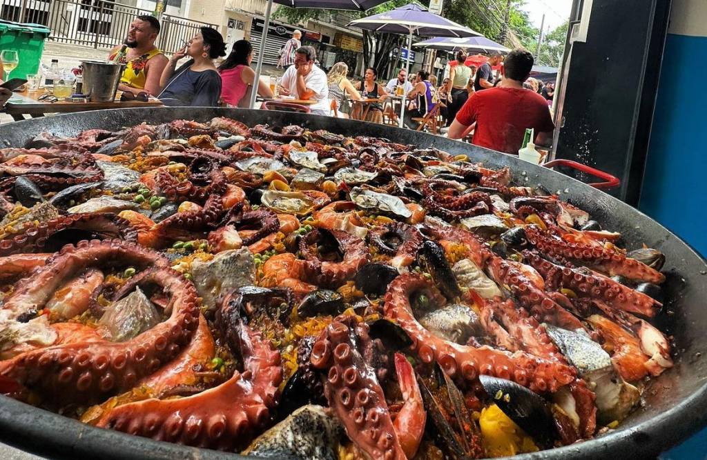 Comida com sustança: primeiro fim de semana do mês terá paella e feijoada