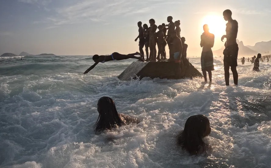 tubulação-emissário-submarino-reaparece- Ipanema