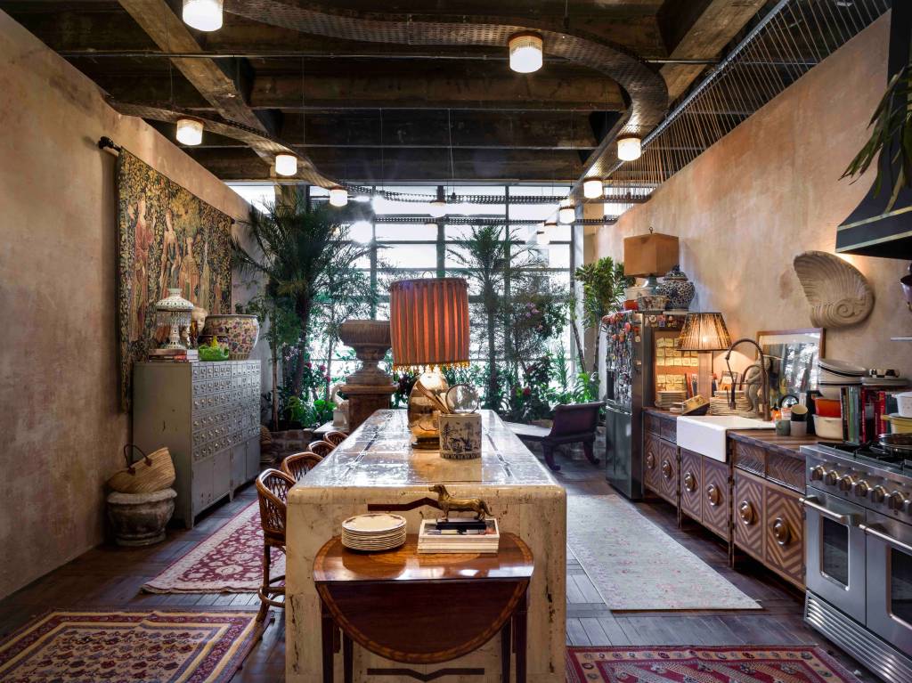 Studio-Schier-Casa-Terroir Maximalismo: 15 ambientes da CASACOR provam que nem sempre menos é mais