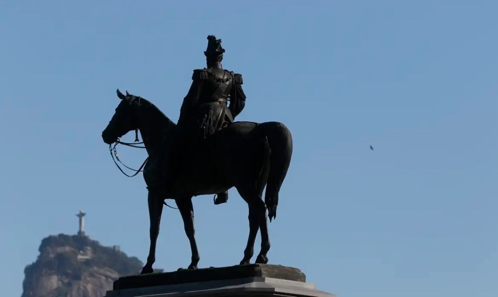 O que vai acontecer com estátuas de escravocratas, vetadas por lei no Rio
