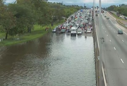 Washington Luís: 10 horas de trânsito e até protesto na pista