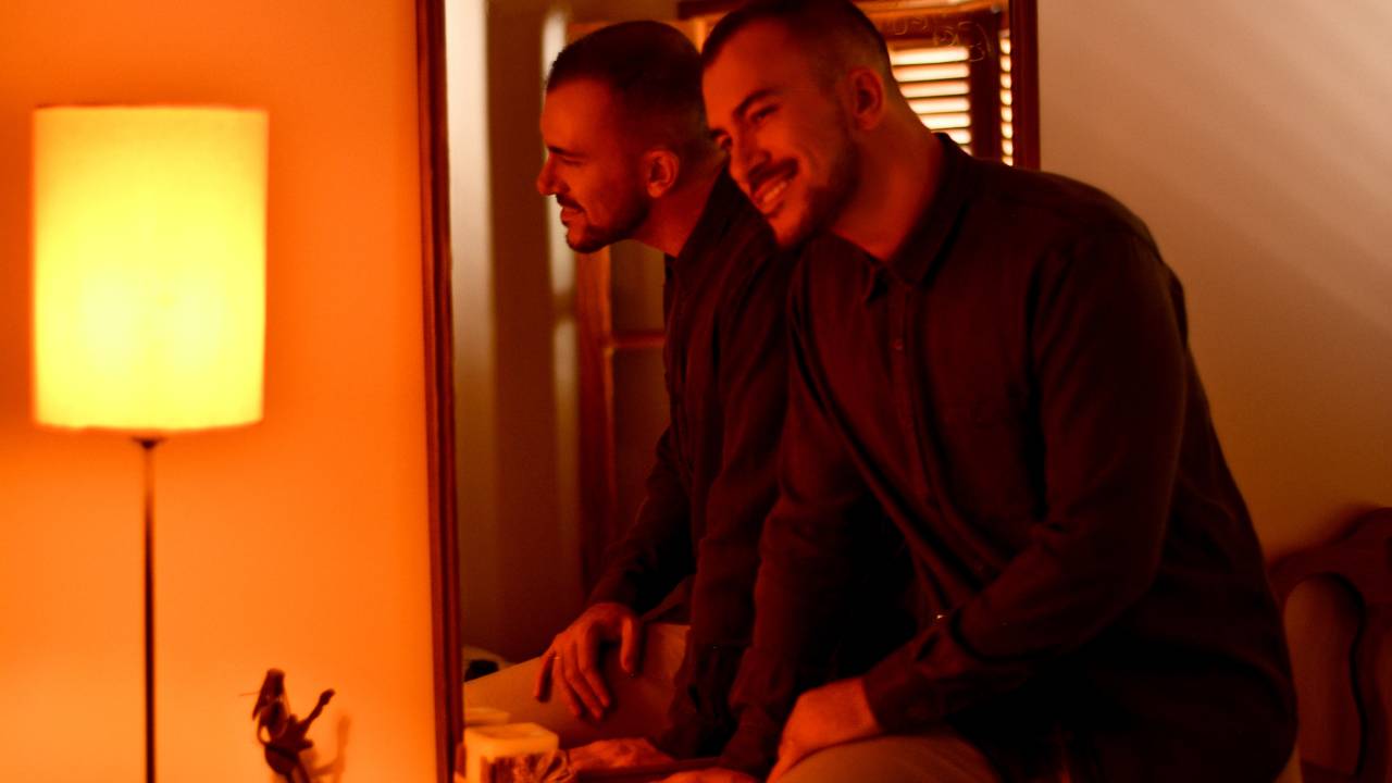 Gil Monteiro é cantor cristão gay