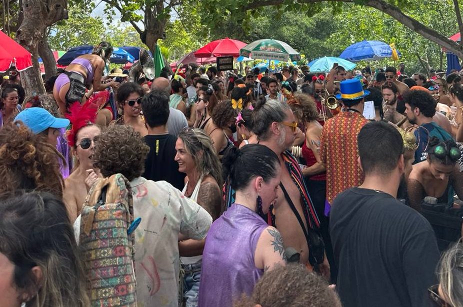 Furtos nos blocos: página no Instagram publica tristes relatos de foliões