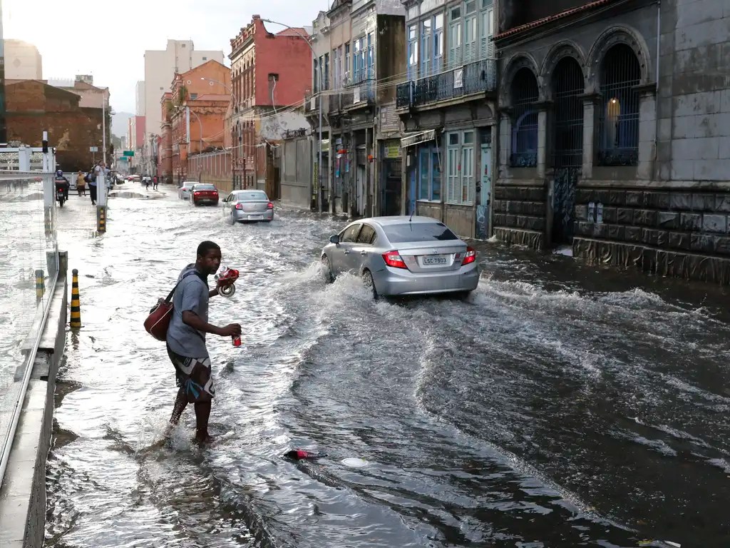 Cartão Recomeçar: como funciona o golpe aplicado em vítimas da chuva