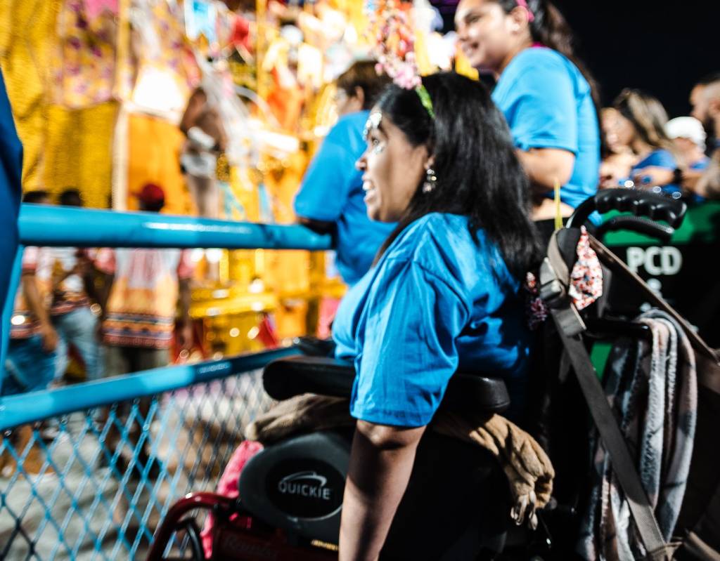 PCDs na Sapucaí: Tudo sobre acessibilidade no Sambódromo