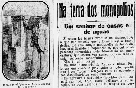 Um homem de chapéu está parado ao lado de uma fonte de água. Lê-se uma manchete de jornal dizendo "Na terra dos monopólios, um senhor de casas e águas"