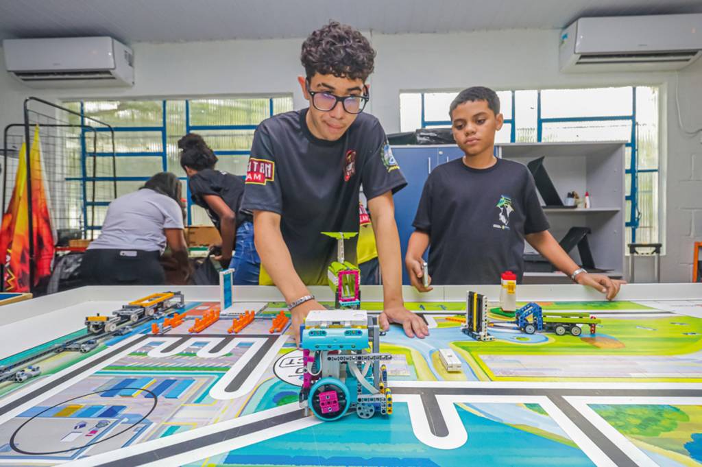 Robotica-2.jpeg EDUCAÇÃO - Melhorias na rede pública atraem alunos do ensino particular