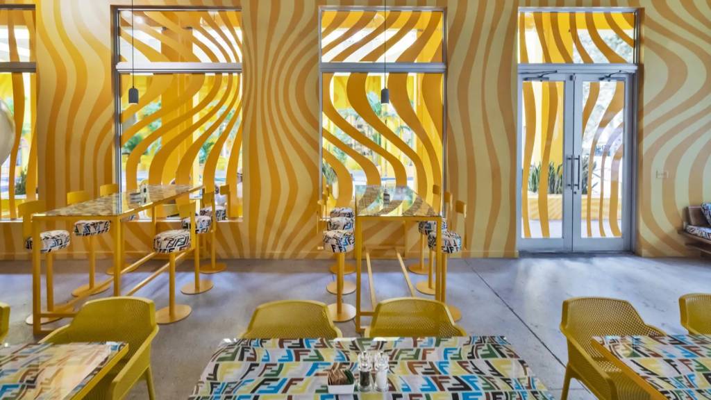 Cafeteria da Fendi em Miami aposta em projeto maximalista.