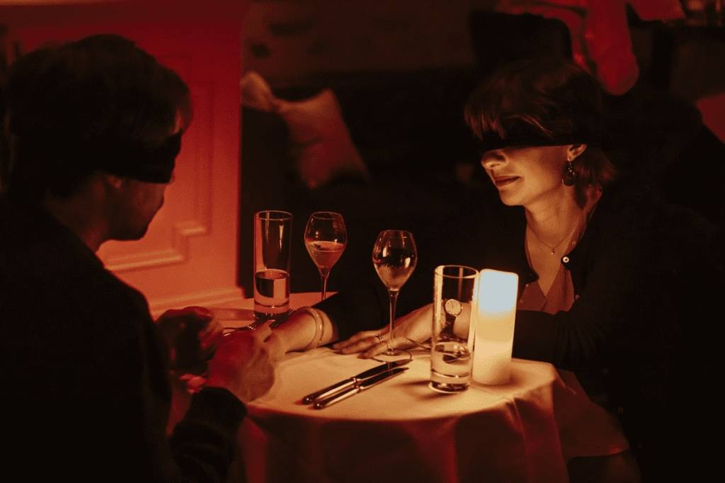 DINING IN THE DARK ROB_JONES_HIGH_RES_8 DINING IN THE DARK ROB_JONES_HIGH_RES_8