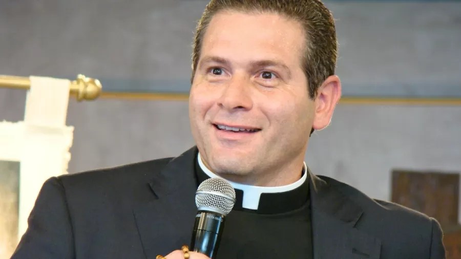 Arquidiocese do Rio faz investigação interna sobre padre preso por estupro