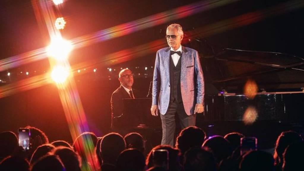 Eduardo Paes convida Andrea Bocelli para cantar na Praia de Copacabana