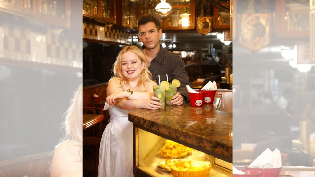 Polin in Rio: atores da série Bridgerton provam até a caipirinha do Sat’s