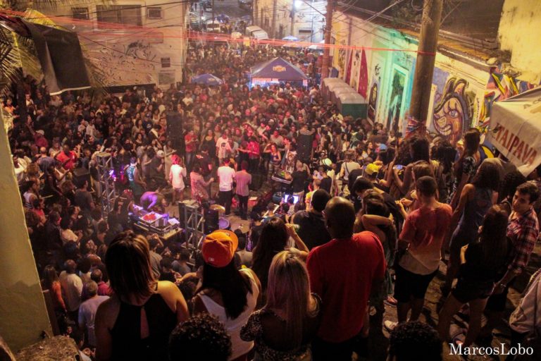 Bailes charme lotam espaços: conheça o Black Bom e o Viaduto de Madureira