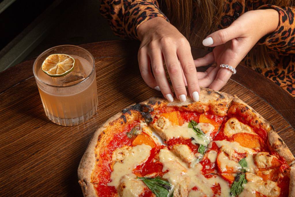 Pizza vegana na Ferro e Farinha, arraiá do Cine Botequim e mais novidades