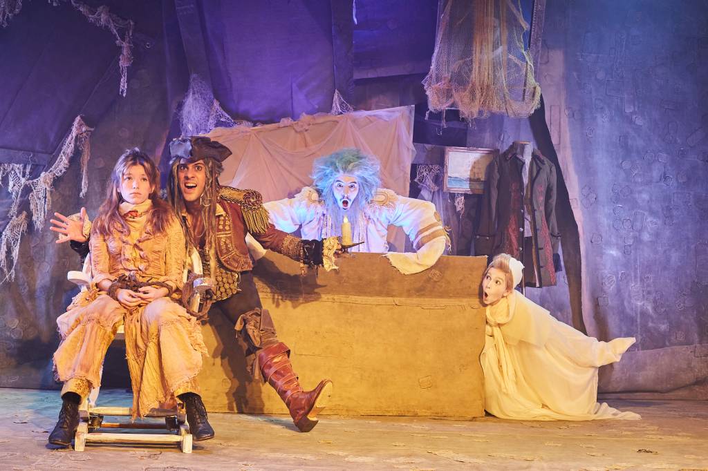 Estreia de novo Pluft e mais espetáculos para assistir com as crianças