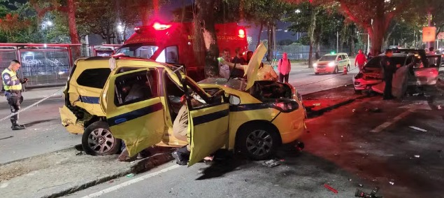 Briga de trânsito motivou engavetamento de 10 carros no Aterro