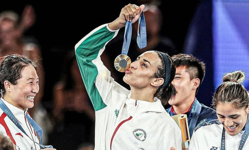 Paris 2024: Boxeadora que sofreu transfobia conquista ouro