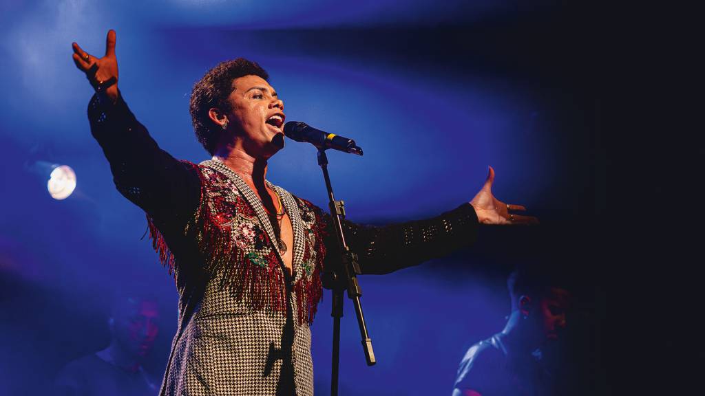 Agenda de shows tem Silvero Pereira cantando Belchior, Letrux e Pagode 90