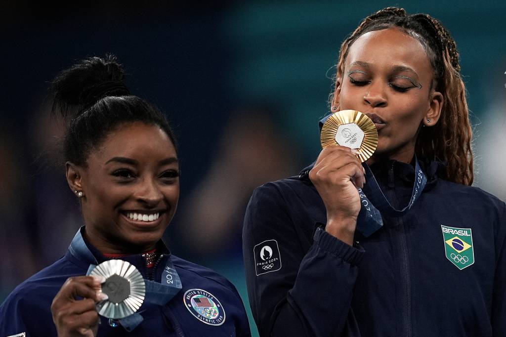 A diva fala inglês? Afinal, como Rebeca Andrade e Simone Biles conversam?