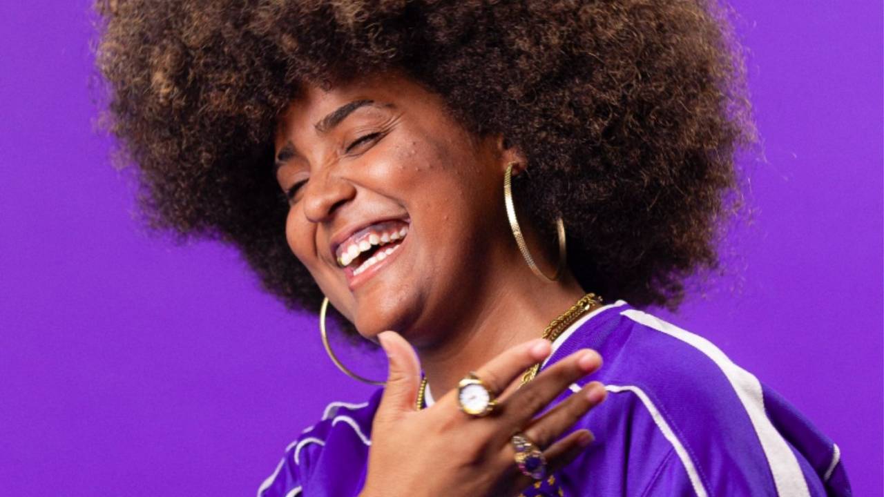 Letinzz mescla pagode e funk com pegada de "mulher sapatão"