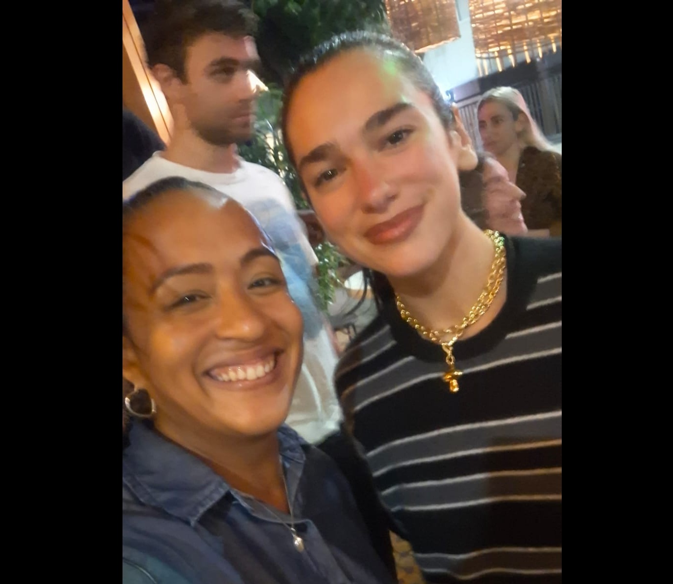 Dua Lipa vira a musa dos garçons cariocas