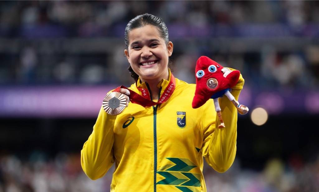 Verônica Hipólito vence 200 tumores e retorna ao pódio 8 anos depois