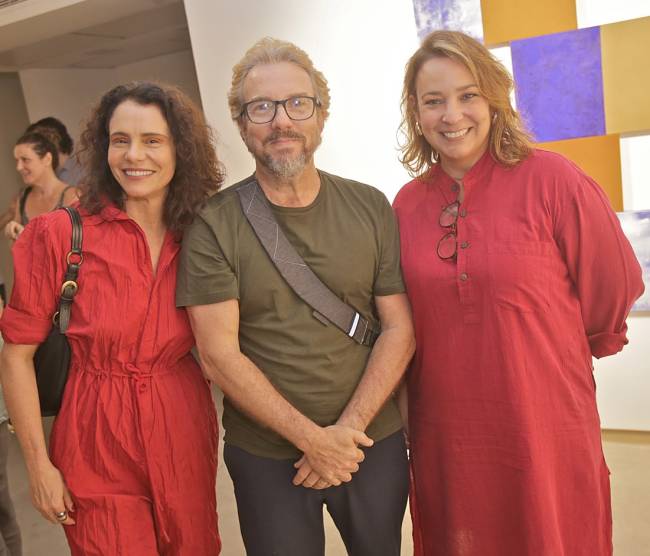 1 malu galli, augusto madeira e ludimila de oliveira FOTO MURILLO TINOCO EXPOSICAO REVERTER_ ANITA SCHWARTZ_P Malu Galli, Augusto Madeira e Ludimila de Oliveira