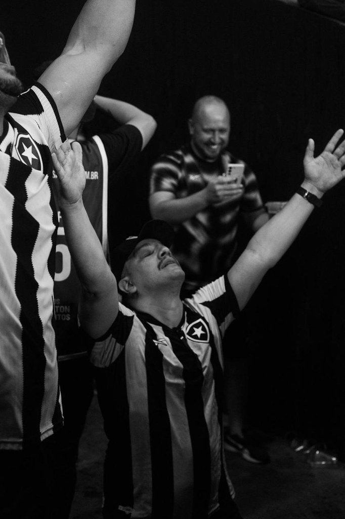 Contraste inflama o futebol carioca na reta final da temporada