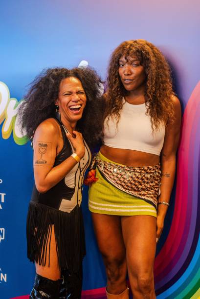 Majur e Valéria Barcellos se divertiram no Camarote Pride nas Alturas Majur e Valéria Barcellos se divertiram no Camarote Pride nas Alturas