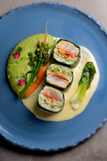 Duo de Peixe <span>envolto em folha de couve, molho mornay e purê de ervilhas</span>