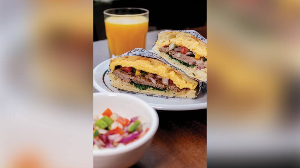 Paninis à beira-mar: Padelli abre em Copacabana