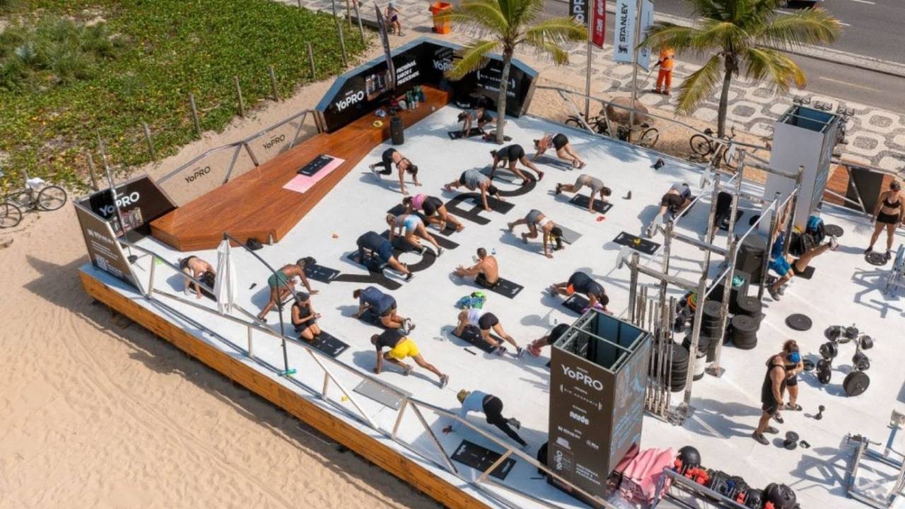 Veja Rio testou a academia gratuita na praia de Ipanema