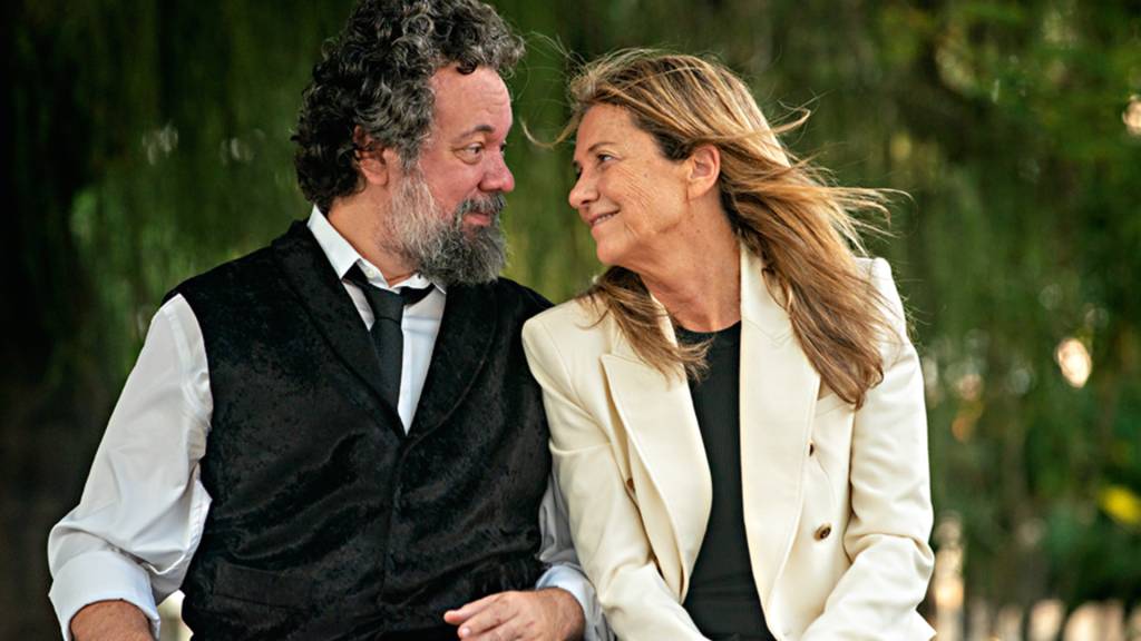 Casal vive romance inesperado em espetáculo inédito de Domingos Oliveira