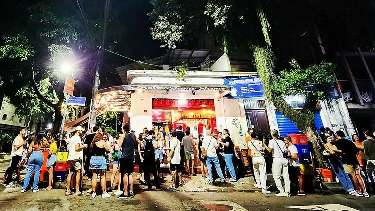 Treme Treme: responsáveis dizem que o bar tem autorização para mesas na calçada