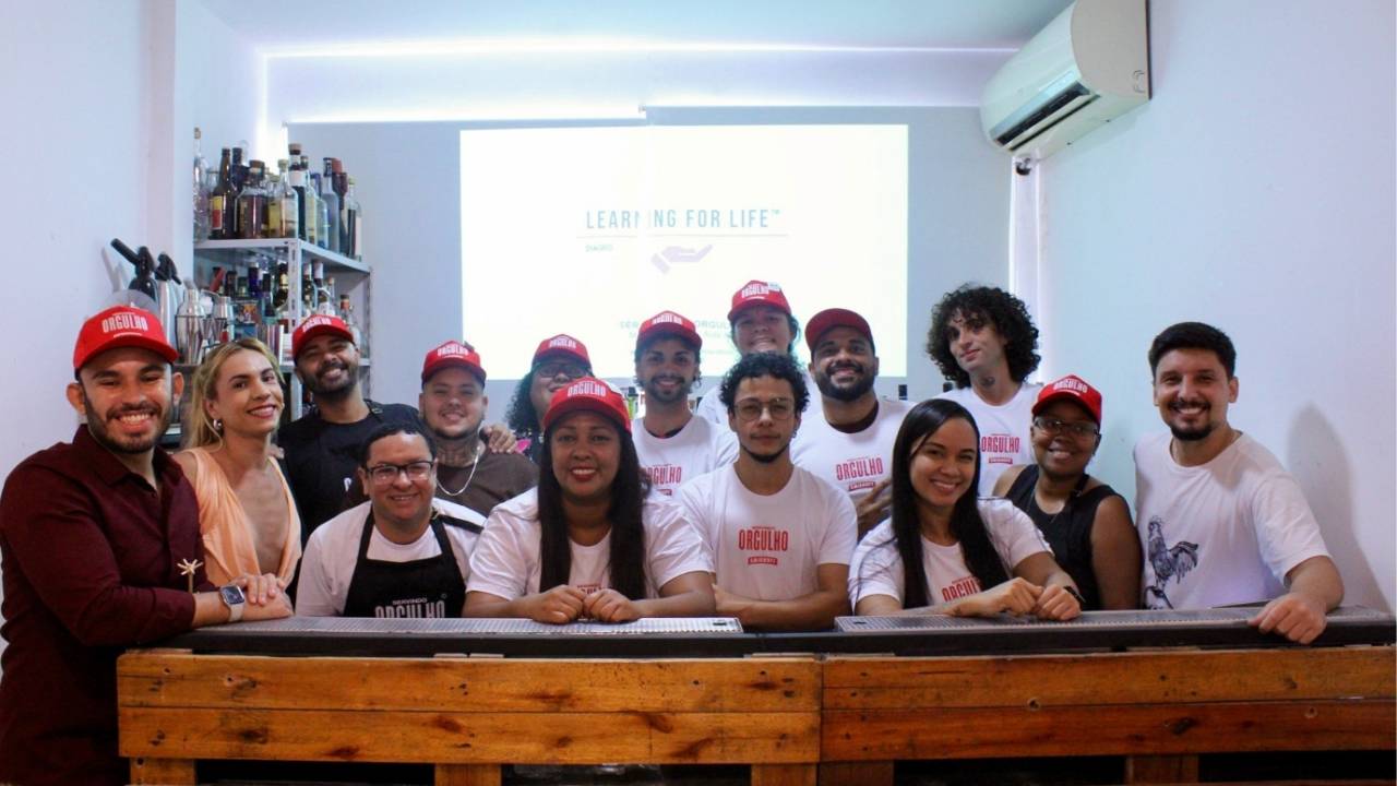 Curso de bartender para jovens LGBTQIA+