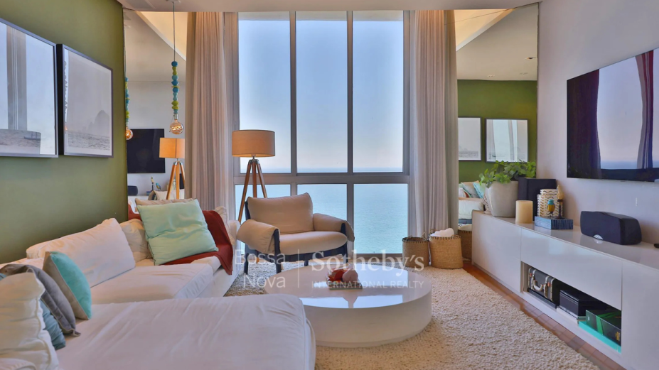 Apartamento de Deborah Secco: à venda por 9 milhões Apartamento de Deborah Secco: à venda por 9 milhões