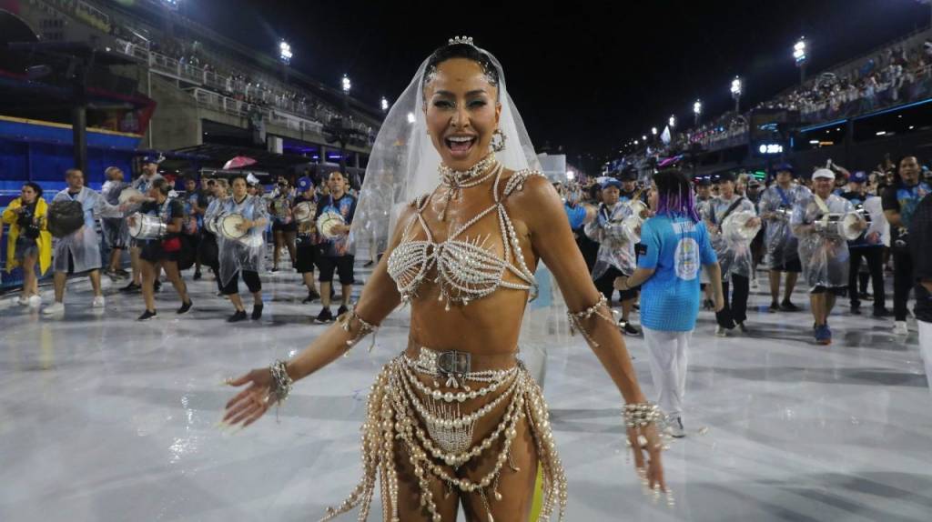 Últimos ensaios na Sapucaí têm camarotes abertos e esquema de transportes