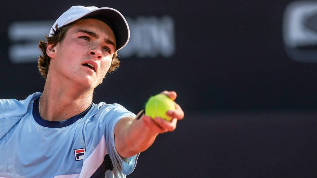 João Fonseca está preparado para ganhar o mundo de raquete nas mãos