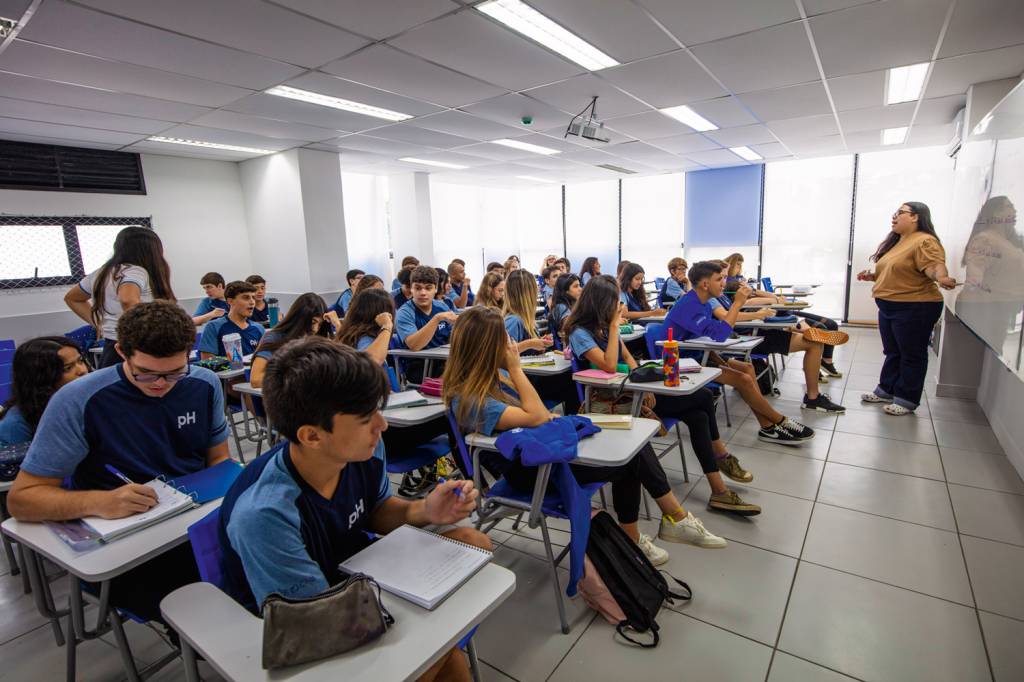 Colégio-pH_Nova-Unidade-Barra_Crédito-Fábio-Seixo_Divulgação-Colégio-pH-(17).jpg EDUCAÇÃO - A difícil missão de proibir os celulares nas escolas