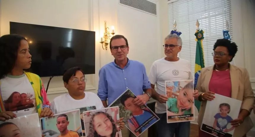 Paes promete recolocar mural na Lagoa com fotos de vítimas de bala perdida