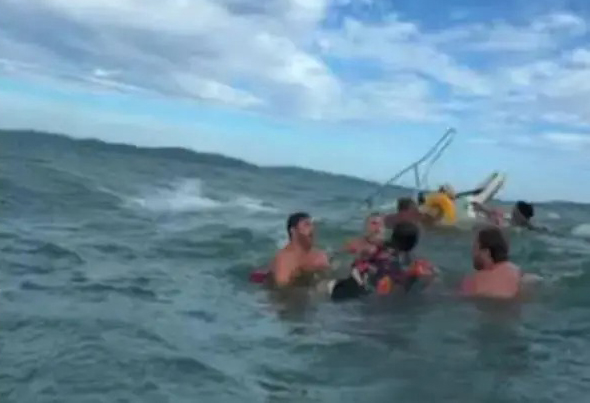 O que se sabe sobre naufrágio de barco com 18 passageiros em Búzios