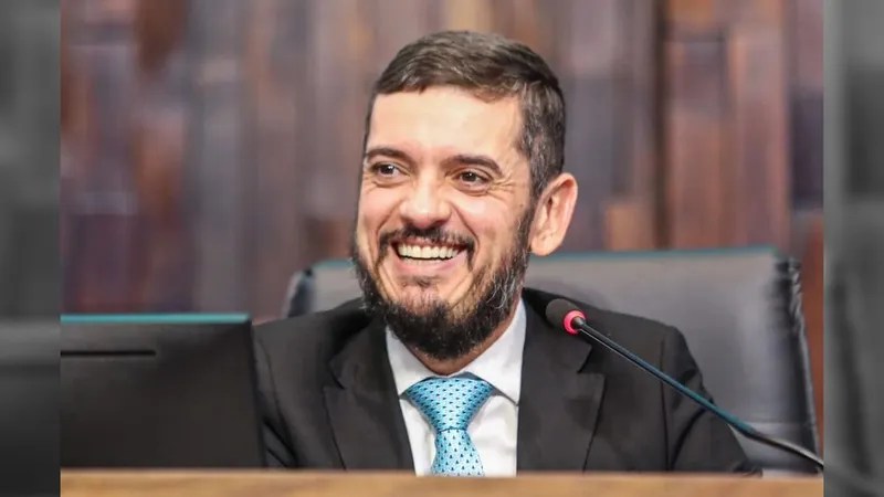 Rodrigo Bacellar é reeleito presidente da Alerj com apoio do Psol e do PL
