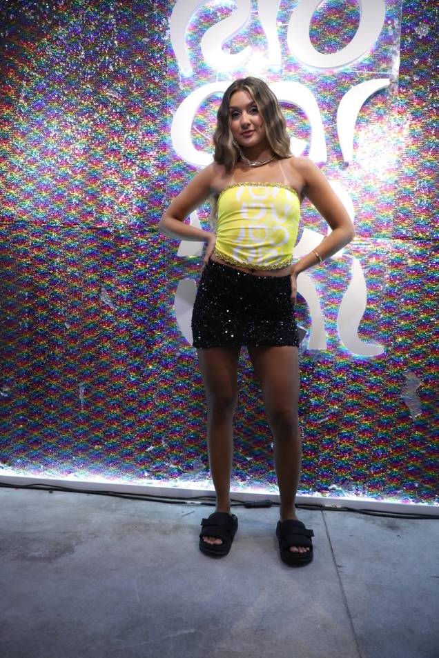 Convidados do camarote Rio Carnaval curtem os desfiles com muito conforto: Kenner no pé, é claro Convidados do camarote Rio Carnaval curtem os desfiles com muito conforto: Kenner no pé, é claro