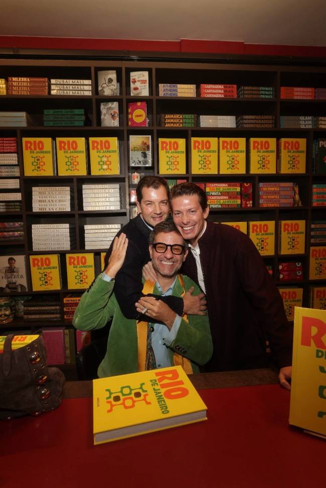 Bruno Astuto: jornalista lança “Rio de janeiro” em Paris. Veja fotos!