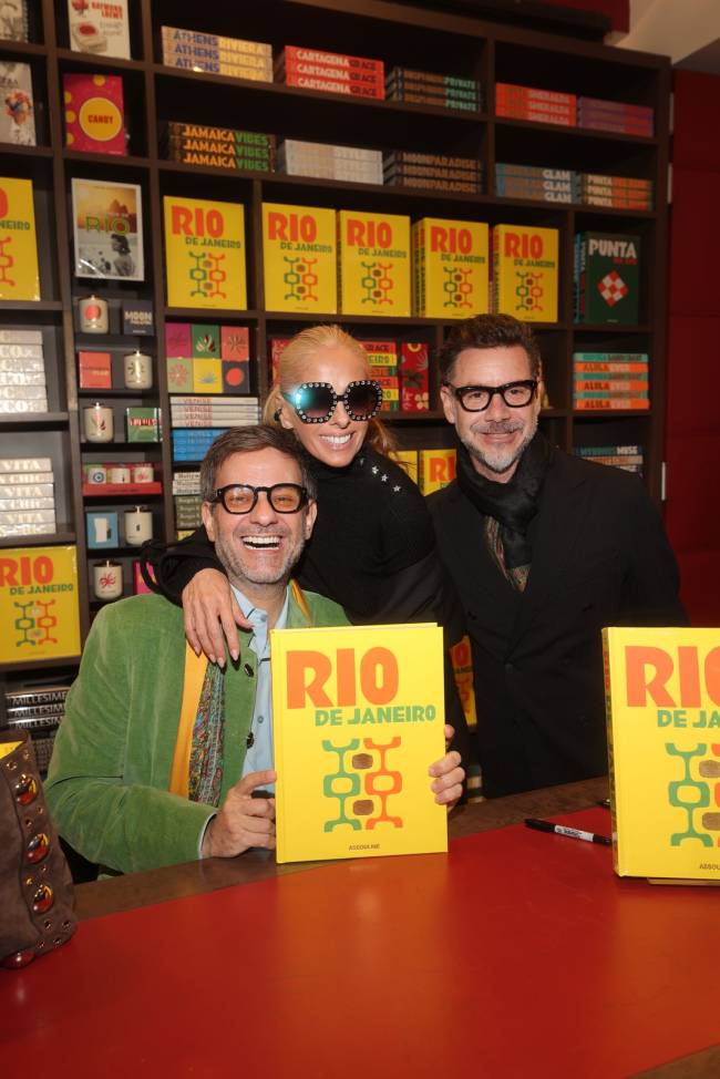 Bruno Astuto: jornalista lança “Rio de janeiro” em Paris. Veja fotos!