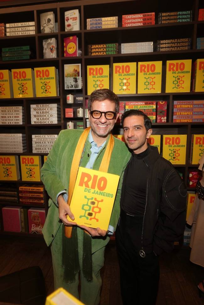 Bruno Astuto: jornalista lança “Rio de janeiro” em Paris. Veja fotos!