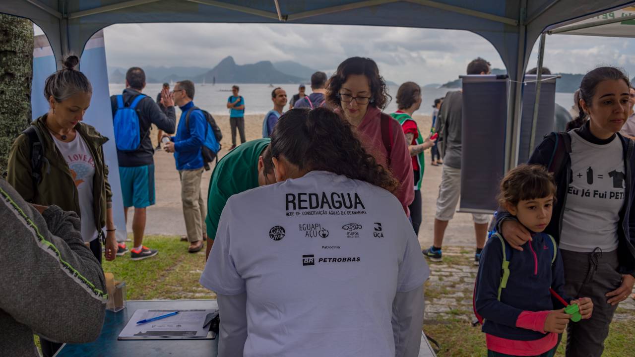 Voluntários se mobilizam para grande ação de limpeza na Baía de Guanabara