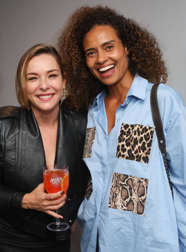 Regiane Alves com Aisha Jambo e amigo