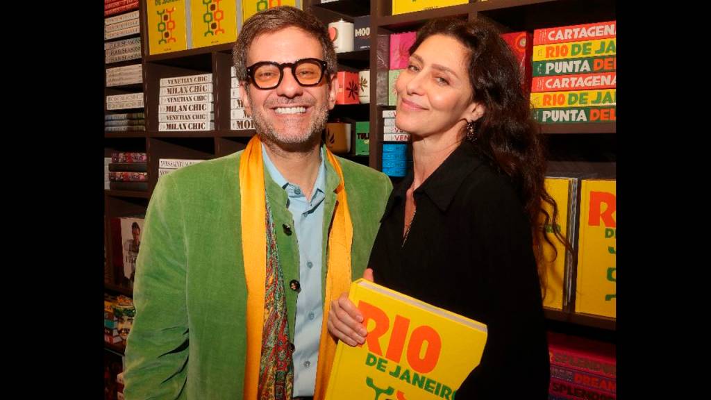 Bruno Astuto: jornalista lança “Rio de janeiro” em Paris. Veja fotos!