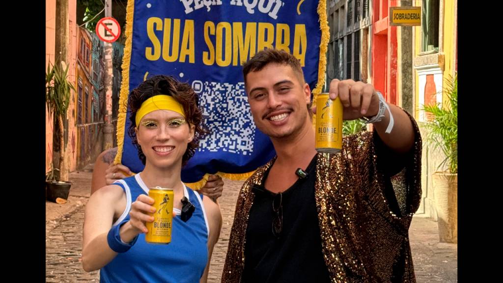 Criatividade nos blocos: até serviço de entrega de sombra 